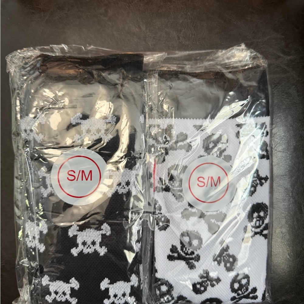 46) 5 pairs of Black and White Skull Pattern Socks